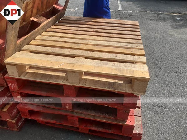 pallet gỗ 2 hướng nâng